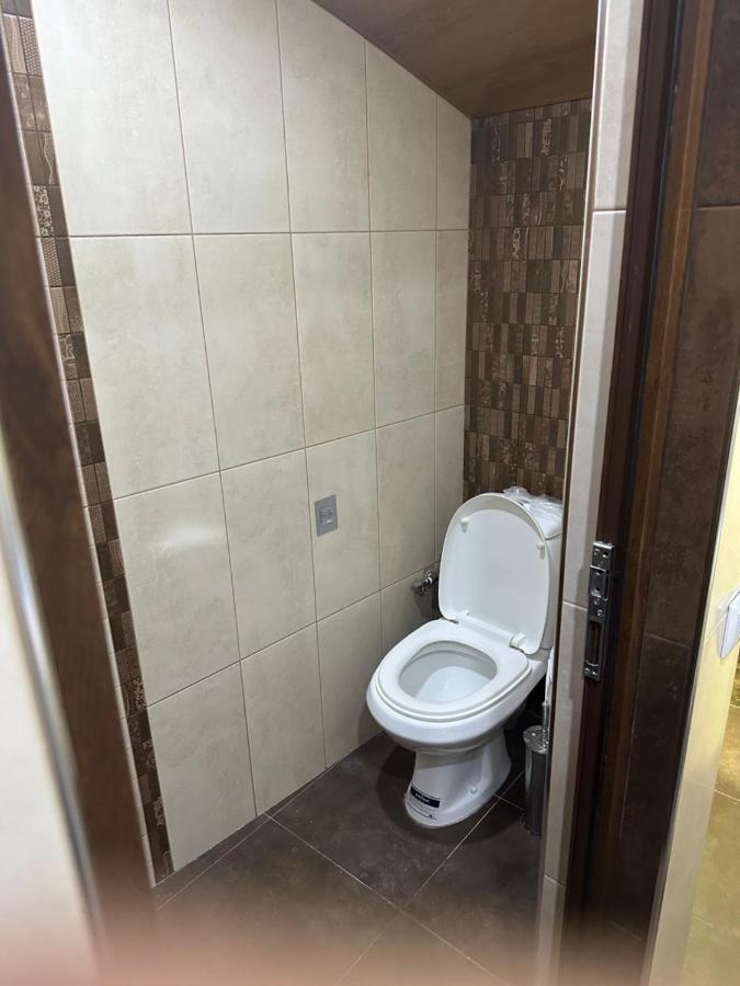 Favorit Hotel-Hostel Jerevan Buitenkant foto